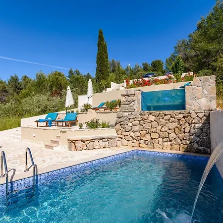 Likva Villa Sutivan